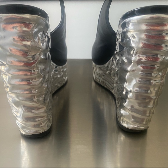 CHANEL Platform Sandals, Silver Leather platform and Heel, Used twice, size 38 - Picture 4 of 8